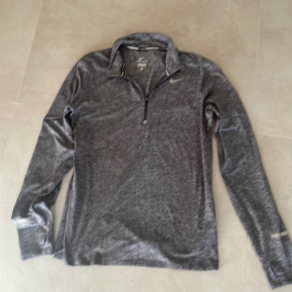 Men’s Nike performance pull over, 1/4 zip, long sleeved, size medium, gray
